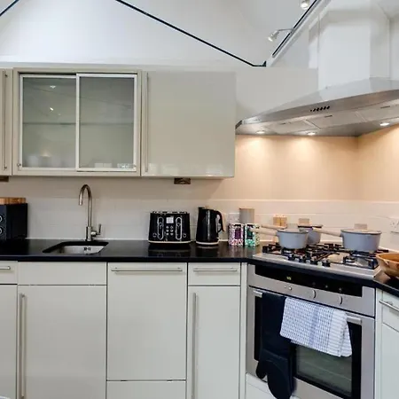 Stay In City Area In The Towers Elite Flat Wt Views Of The Cathedral Canterbury Exterior photo