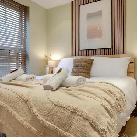 Stay In City Area In The Towers Elite Flat Wt Views Of The Cathedral Canterbury Exterior photo